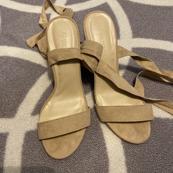 Lace up heels - Picture 7 of 9